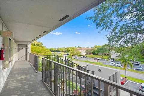 300 SW 134th Way # 413E, Pembroke Pines FL 33027
