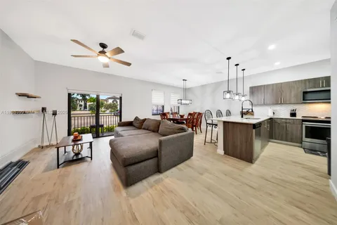 15600 SW 136th St # 106, Miami FL 33196