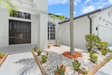 10275 Oak Meadow Ln, Lake Worth FL 33449