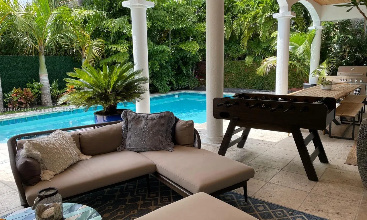 678 Woodcrest Rd, Key Biscayne FL 33149