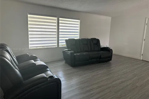 19800 SW 180 st, Miami FL 33187