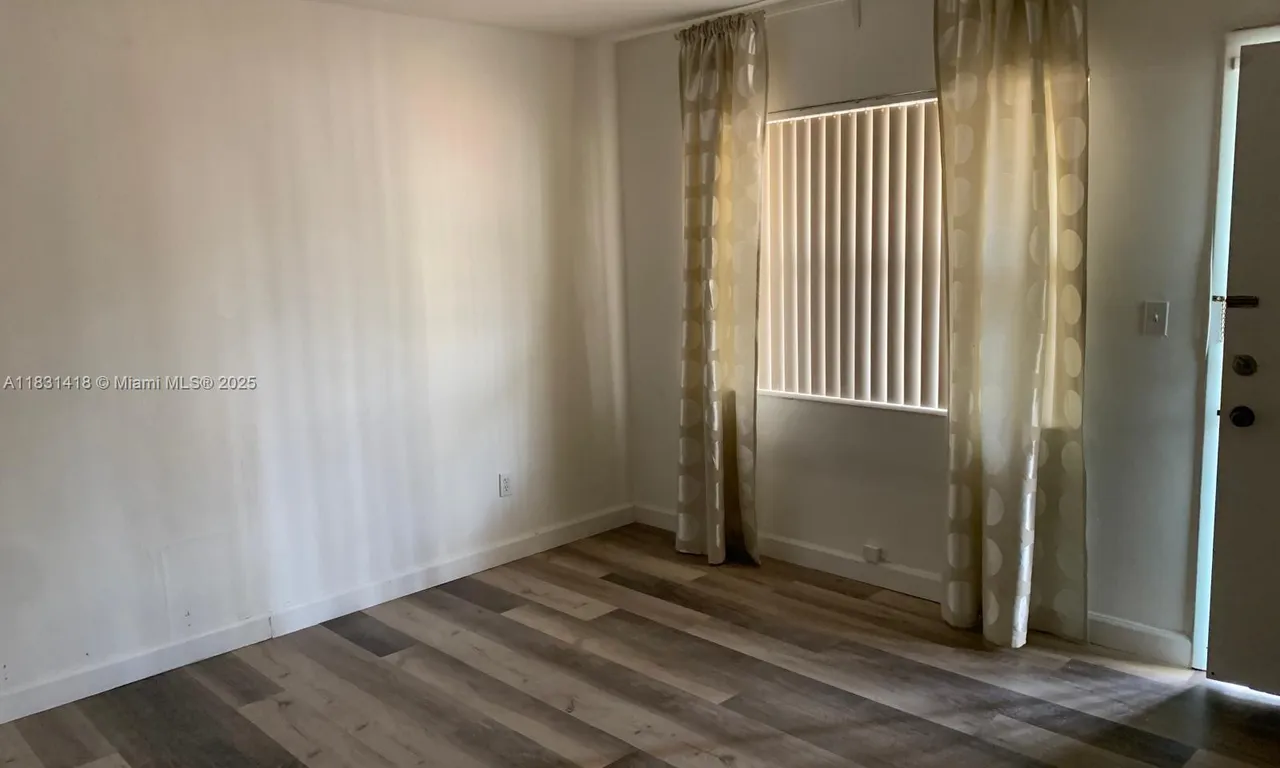7505 SW 82nd St # 102, Miami FL 33143