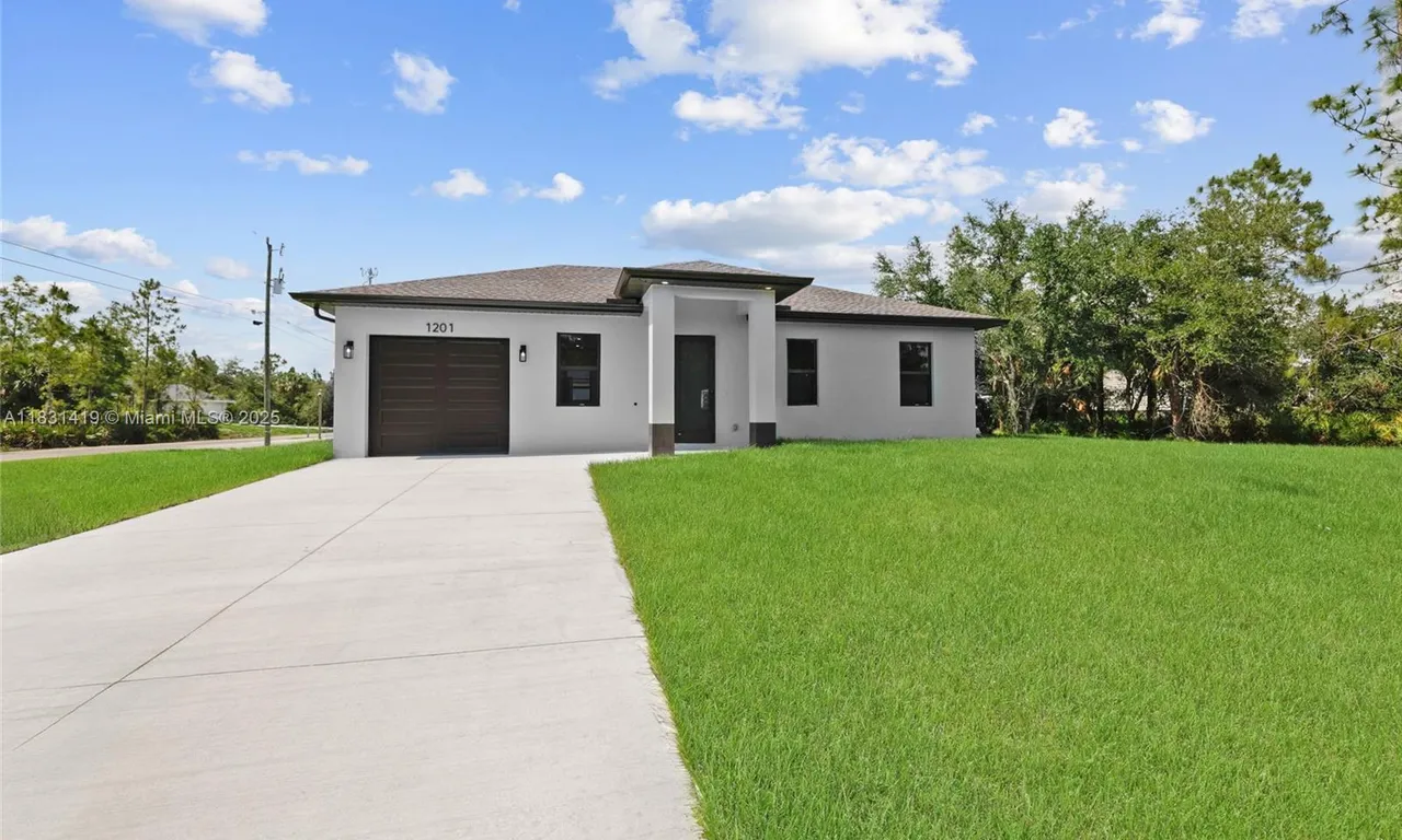 1201 7th, Lehigh Acres FL 3397227-44