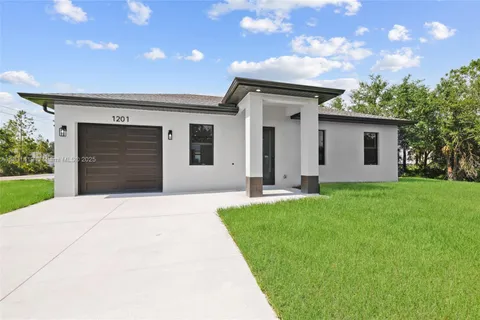 1201 7th, Lehigh Acres FL 3397227-44