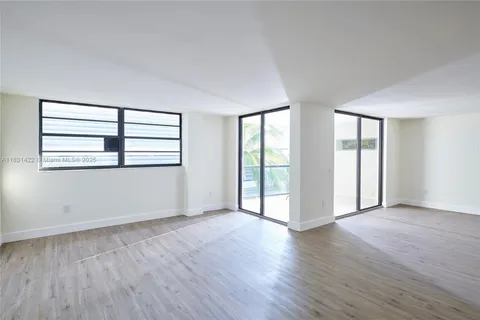 5845 Collins Ave # 304, Miami Beach FL 33140