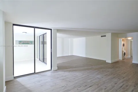 5845 Collins Ave # 304, Miami Beach FL 33140
