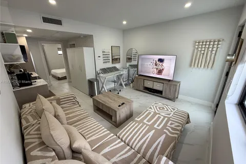 944 Jefferson Ave # 15, Miami Beach FL 33139