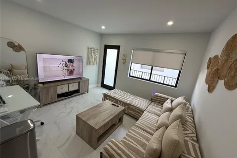 944 Jefferson Ave # 15, Miami Beach FL 33139