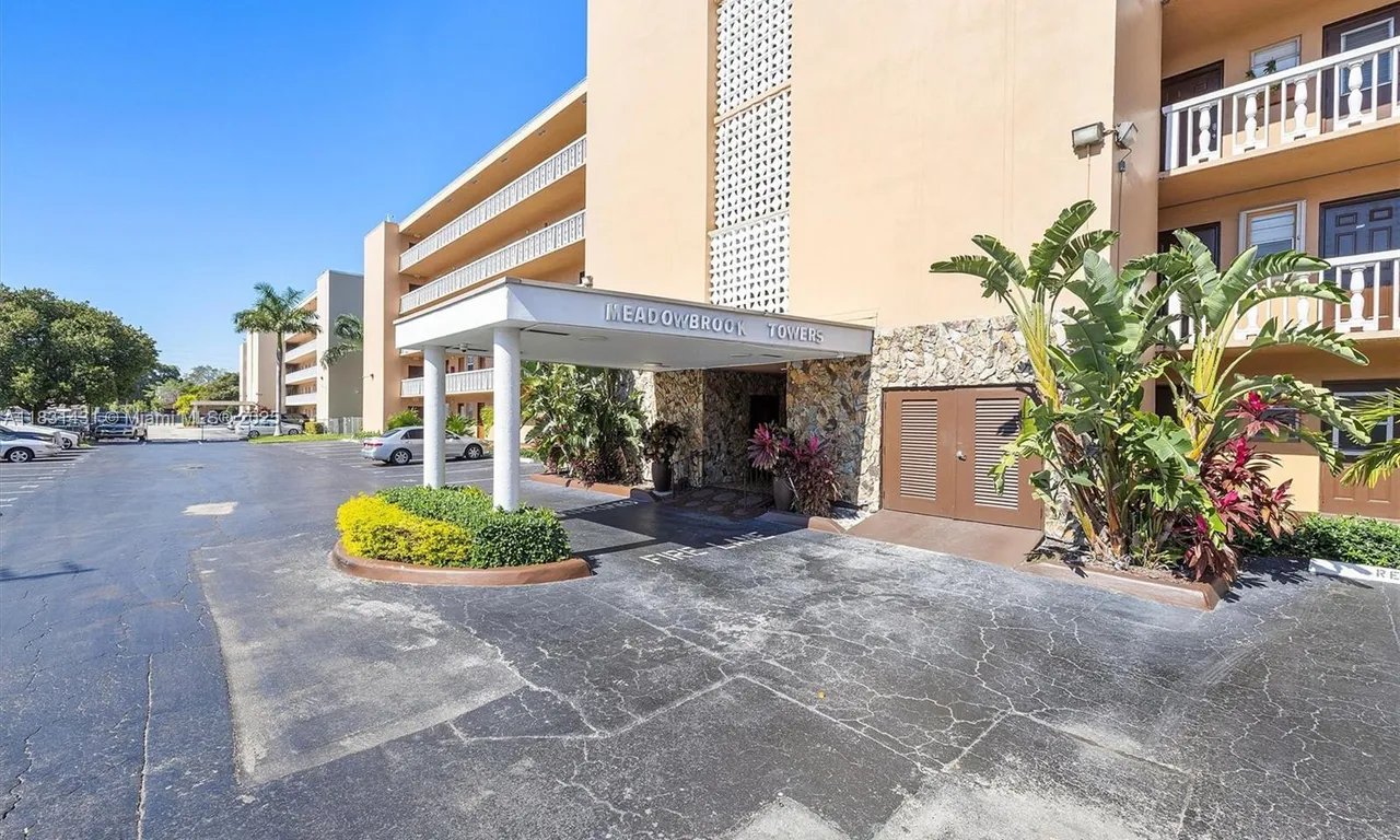 219 NE 14th Ave # 101, Hallandale Beach FL 33009