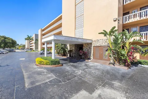 219 NE 14th Ave # 101, Hallandale Beach FL 33009