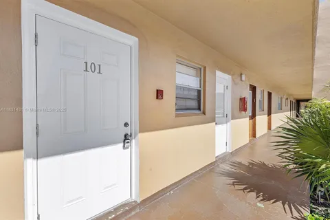 219 NE 14th Ave # 101, Hallandale Beach FL 33009