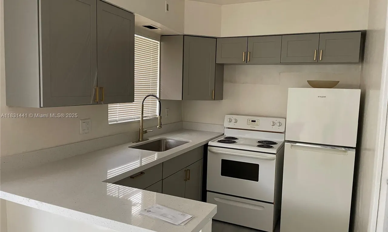 2450 Lincoln St # 3, Hollywood FL 33020