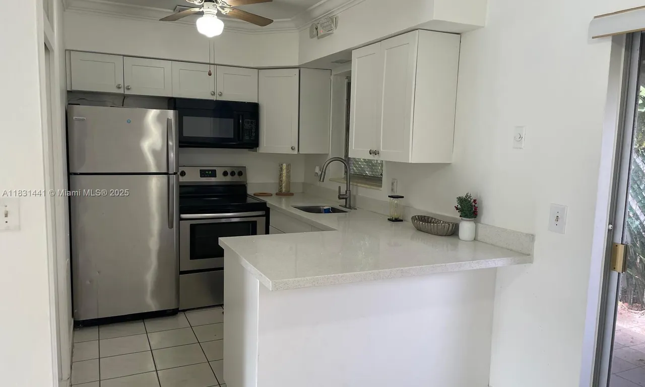 2450 Lincoln St # 7, Hollywood FL 33020