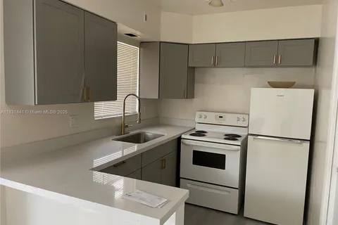 2450 Lincoln St # 3, Hollywood FL 33020