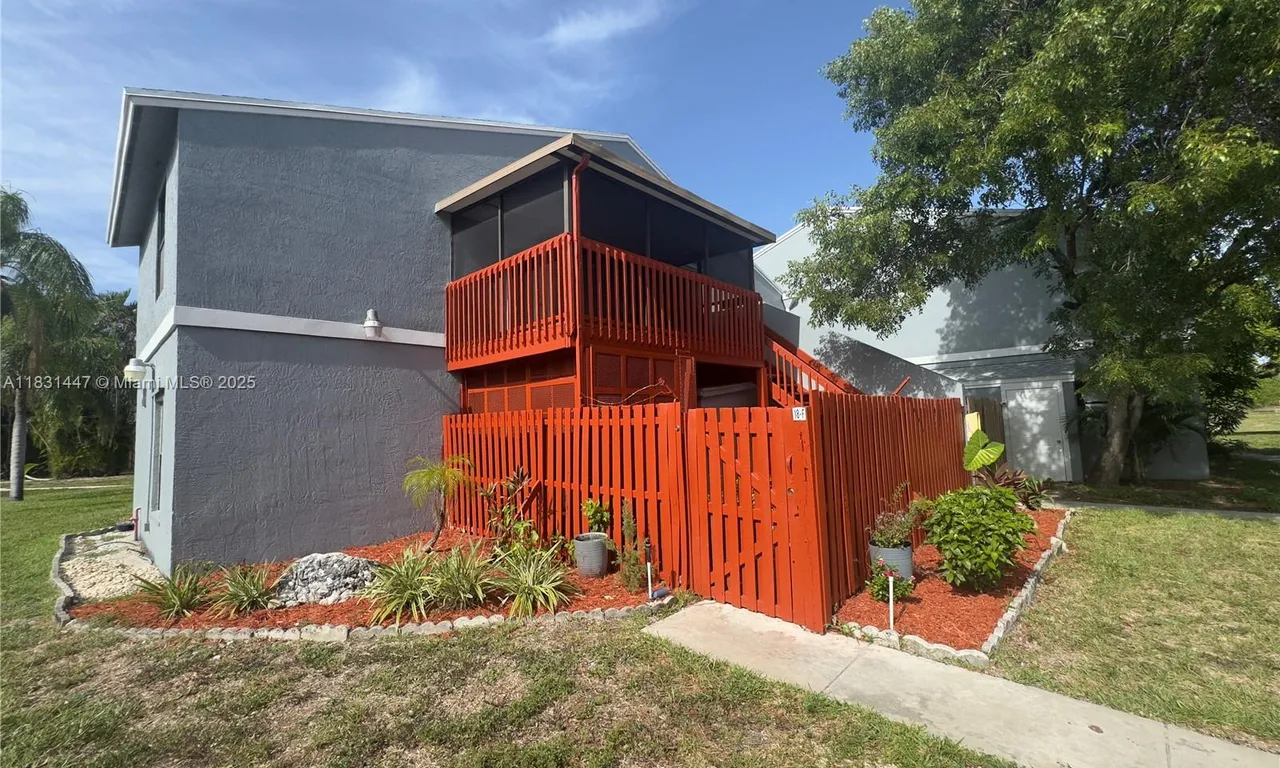 18 Crossings Cir # F, Boynton Beach FL 33435