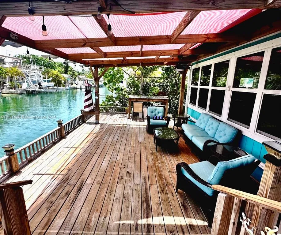 715 E Caribbean Dr E, Lower Keys FL 33042