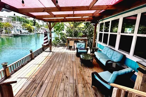 715 E Caribbean Dr E, Lower Keys FL 33042