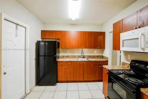 325 NW 190th St, Miami Gardens FL 33169
