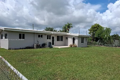 1721 NW 8th St, Homestead FL 33030