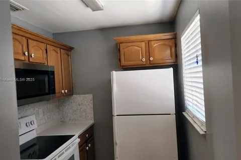 55 SW 12th St # 3, Dania Beach FL 33004