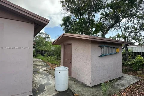 1360 SW 6th Ter, Deerfield Beach FL 33441