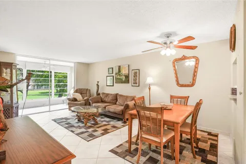 9261 Sunrise Lakes Blvd # 203, Sunrise FL 33322