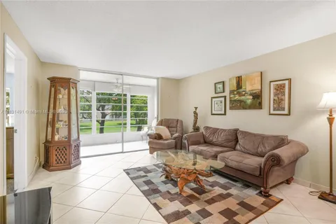 9261 Sunrise Lakes Blvd # 203, Sunrise FL 33322