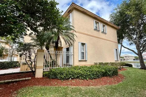 677 NW 170th Ter, Pembroke Pines FL 33028