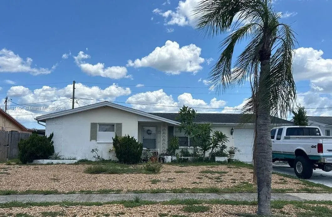 5724 Mosaic Dr, Other City - In The State Of Florida FL 34690