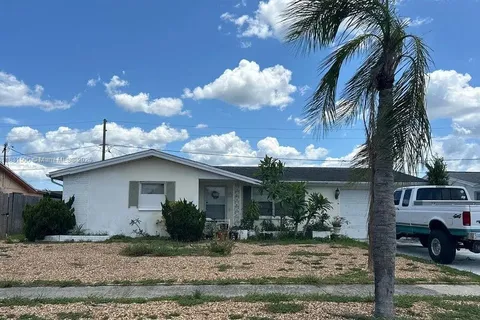 5724 Mosaic Dr, Other City - In The State Of Florida FL 34690