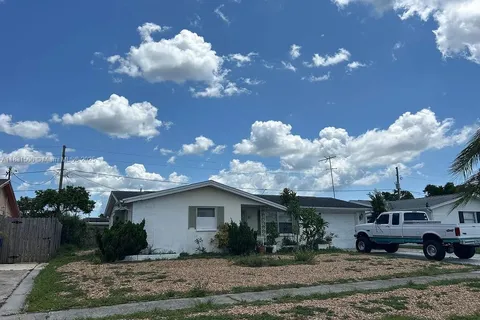 5724 Mosaic Dr, Other City - In The State Of Florida FL 34690