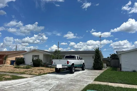 5724 Mosaic Dr, Other City - In The State Of Florida FL 34690