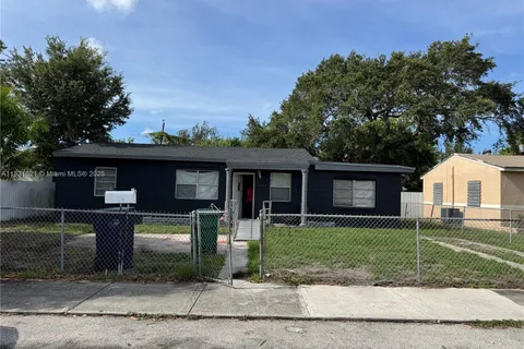 1240 NW 86th St, Miami FL 33147