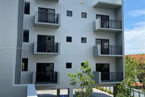 836 SW 2nd St # 301, Miami FL 33130