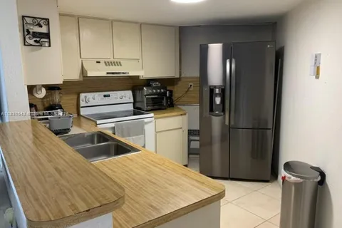 9421 Fontainebleau Blvd # 35, Miami FL 33172