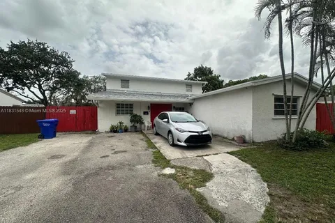 6641 Perry St, Hollywood FL 33024