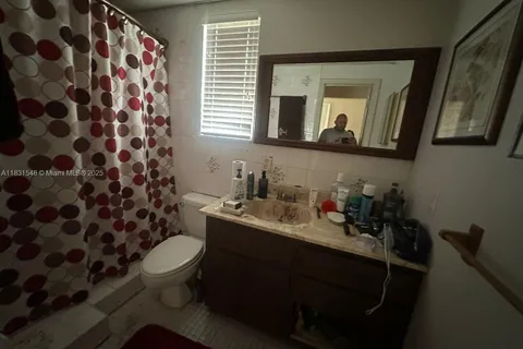 6641 Perry St, Hollywood FL 33024