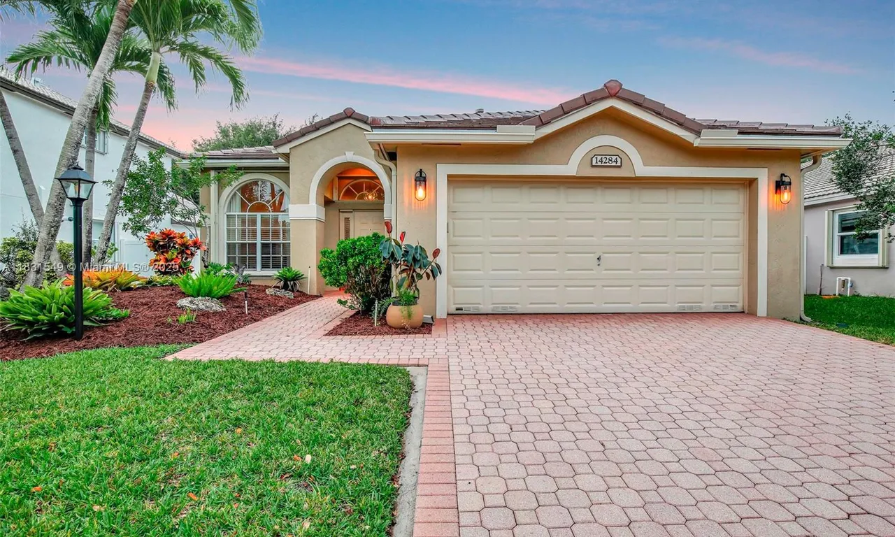 14284 NW 22nd St, Pembroke Pines FL 33028
