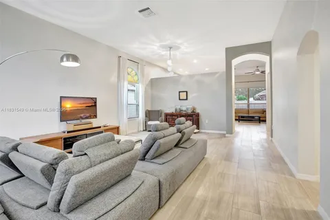 14284 NW 22nd St, Pembroke Pines FL 33028