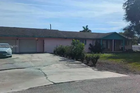 1025 SE 3rd St, Belle Glade FL 33430