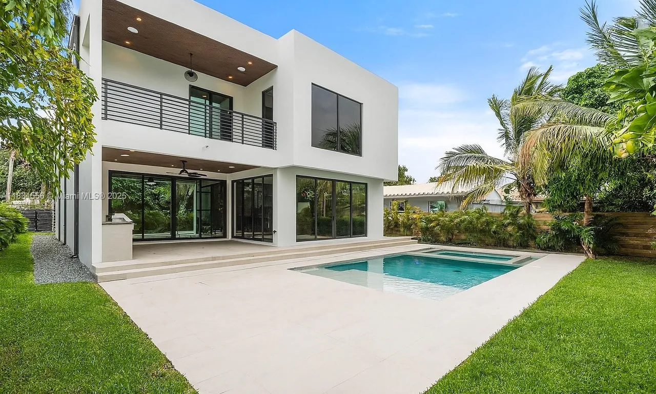 531 NE 10th Ave, Fort Lauderdale FL 33301