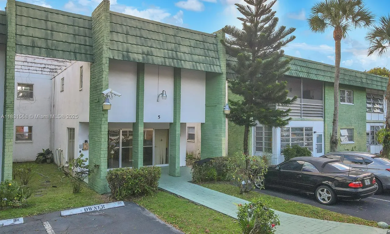 4821 NW 22nd Ct # 110, Lauderhill FL 33313