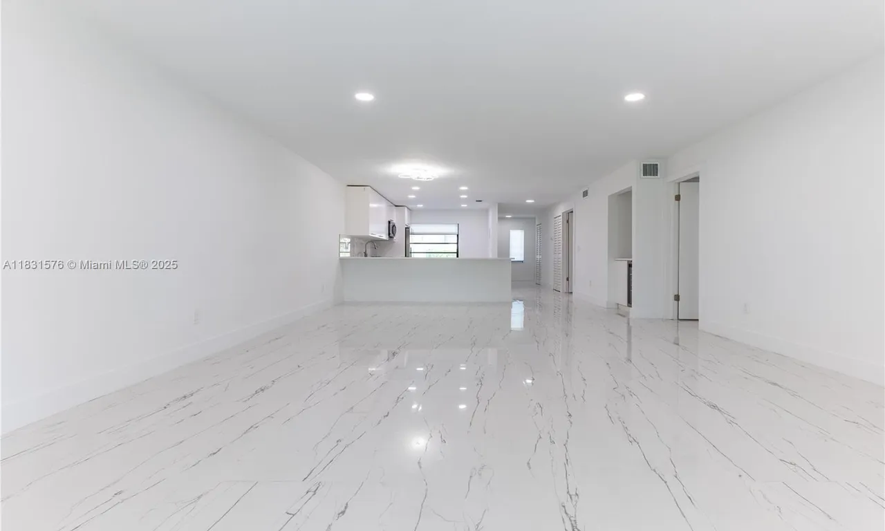 8435 Casa Del Lago # C, Boca Raton FL 33433