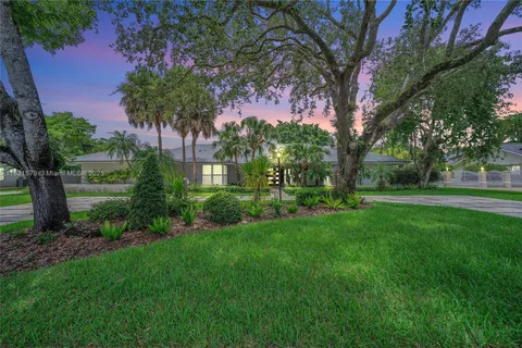 9121 SW 102nd St, Miami FL 33176