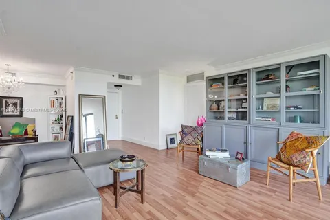 2000 Towerside Ter # 604, Miami FL 33138