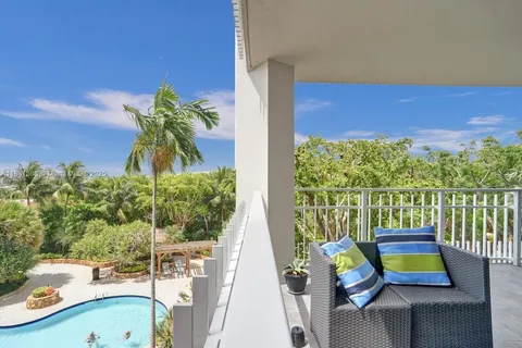 2000 Towerside Ter # 604, Miami FL 33138