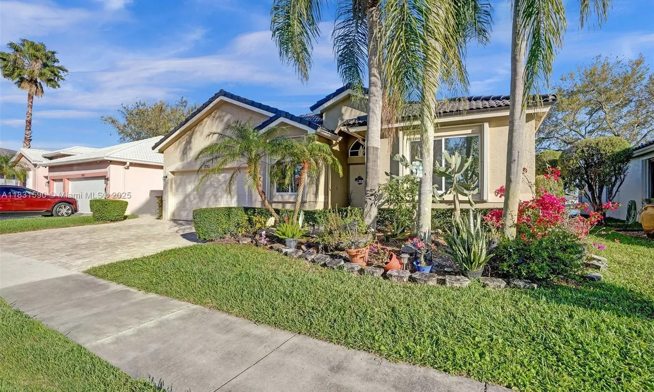 8712 NW 76th Dr, Tamarac FL 33321