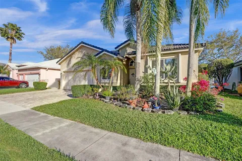 8712 NW 76th Dr, Tamarac FL 33321