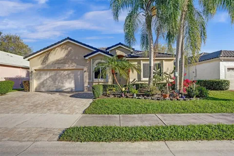 8712 NW 76th Dr, Tamarac FL 33321