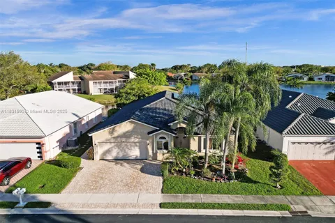 8712 NW 76th Dr, Tamarac FL 33321